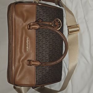 Michael Kors Medium Duffle Satchel bag🤗